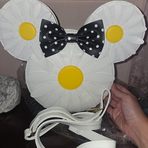 Loungefly Handbags - Disney loungefly Daisy crossbody